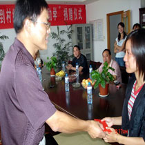 关爱让贫困大学生圆梦