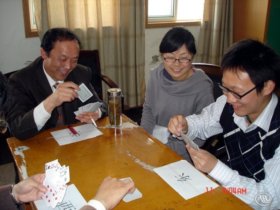 学院举办首届“健康、快乐”职工扑克牌比赛