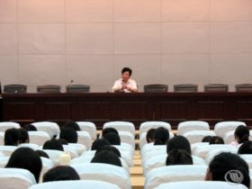 学院政法部举办《经济学假设与法的设计》学术讲座