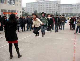 学院成功举办首届教职工趣味运动会