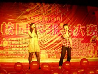 我院学生在高校园区歌手大赛中喜获佳绩