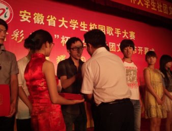 我院选手在安徽省第二届校园歌手大赛中摘得银奖