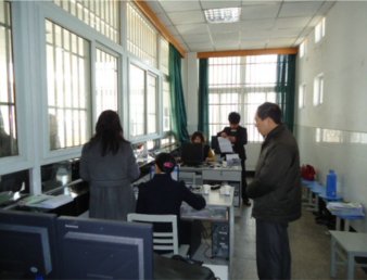 市财政局工作人员来我院为广大师生换发新版会计从业资格证书