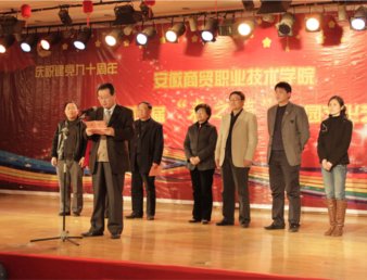青春绽放，党旗飘扬——我院第十届“春之声”校园文化艺术节隆重开幕