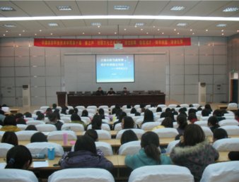 学院举行主题宣讲对学生进行形势教育