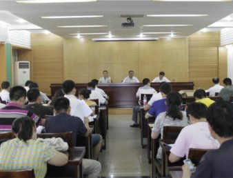 学院召开辅导员会议部署毕业生相关工作
