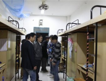 学院开展学生宿舍安全检查