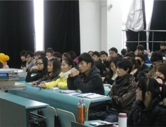 学院举行“青马工程”培训班讲座