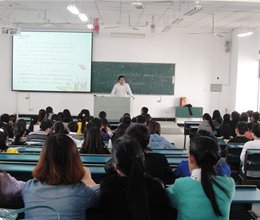 学院举行2014届毕业生首场招聘会