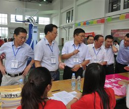 学院圆满完成2014年新生入学报到工作