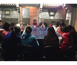 连锁经营管理专业教师走访人本集团看望实习学生