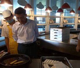 学院开展食堂夏季食品安全及6T管理制度推进工作检查