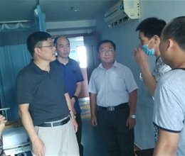 学院领导看望慰问白血病患病学生