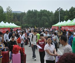 以心迎新亮点多　学院2015年新生入学报到工作顺利进行