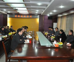 学院为三位老同志举行光荣退休仪式