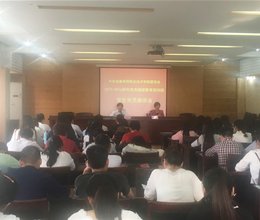 学院党员继续教育培训班召开学生党员座谈会
