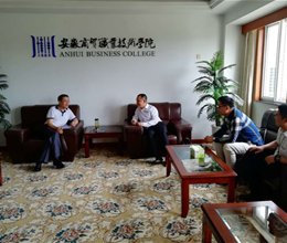 顺丰集团皖南区总经理王伟一行来我校考察交流