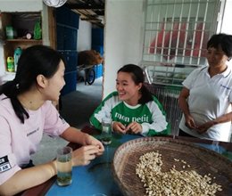 慰问贫困生，育人以温情