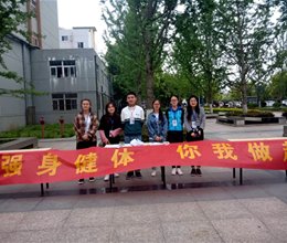 用脚步丈量校园之美――人文外语系开展校园健步走活动