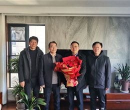 学校开展2025年春节走访慰问活动