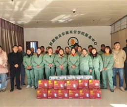 校领导王炜慰问春节假期坚守岗位一线的值班保障人员和留校外国留学生